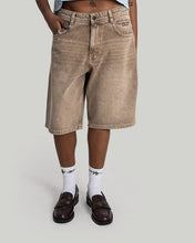 Lade das Bild in den Galerie-Viewer, Homeboy - x-tra Baggy Dye Denim Shorts washed Brown