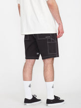 Lade das Bild in den Galerie-Viewer, Volcom - V ENT HOCKEY DAD 20" SHORTS - BLACK