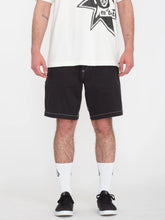 Lade das Bild in den Galerie-Viewer, Volcom - V ENT HOCKEY DAD 20" SHORTS - BLACK