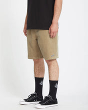Lade das Bild in den Galerie-Viewer, Volcom - Outer Spaced 21" Shorts - KHAKI