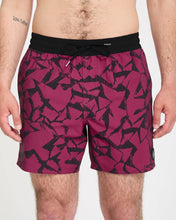 Lade das Bild in den Galerie-Viewer, Volcom-Lido Print Trunk 16" Boardshorts - Sangria