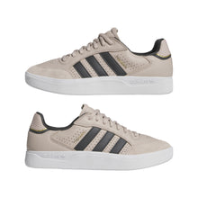 Lade das Bild in den Galerie-Viewer, Adidas - Tyshawn Low WONTAU/CARBO