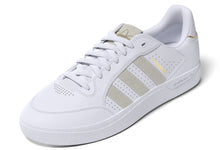 Lade das Bild in den Galerie-Viewer, Adidas - Tyshawn Low Cloud White / Cloud White / Gold Metallic