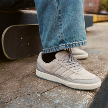 Lade das Bild in den Galerie-Viewer, Adidas - Tyshawn II Light Onix / Clear Granite / Chalk White
