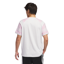 Lade das Bild in den Galerie-Viewer, Adidas - Tyshawn T-Shirt – Genderneutral