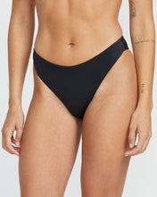 Lade das Bild in den Galerie-Viewer, Volcom - Simply Seamless Skimpy Bikinihose - BLACK