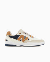 Lade das Bild in den Galerie-Viewer, New Balance - 808 FCY