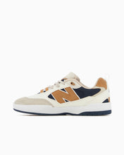 Lade das Bild in den Galerie-Viewer, New Balance - 808 FCY