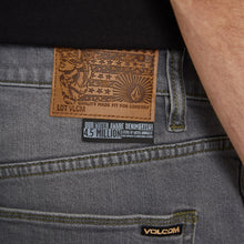 Lade das Bild in den Galerie-Viewer, Volcom - Modown Tapered Denim - fade to black
