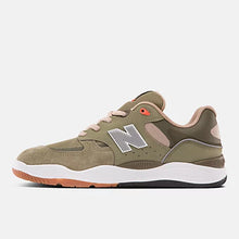 Lade das Bild in den Galerie-Viewer, New Balance Tiago Lemos 1010