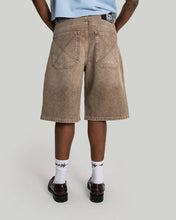 Lade das Bild in den Galerie-Viewer, Homeboy - x-tra Baggy Dye Denim Shorts washed Brown
