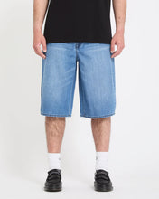 Lade das Bild in den Galerie-Viewer, volcom - Chillow 24" Jeansshorts - Dirty Cowboy Blues
