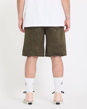 Lade das Bild in den Galerie-Viewer, Volcom - Billow 22" Jeansshorts - Sage Leaf
