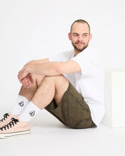 Lade das Bild in den Galerie-Viewer, Volcom - Billow 22" Jeansshorts - Sage Leaf
