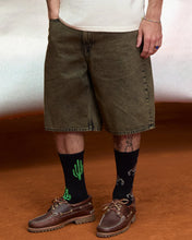 Lade das Bild in den Galerie-Viewer, Volcom - Billow 22" Jeansshorts - Sage Leaf
