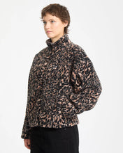 Lade das Bild in den Galerie-Viewer, VOLCOM - Wylding Out Zip Sherpa - Animal Print
