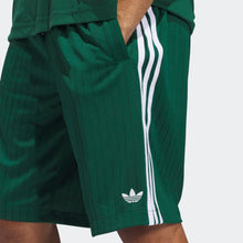Lade das Bild in den Galerie-Viewer, Adidas - CLASSIC SHORT DRKGRN/WHITE
