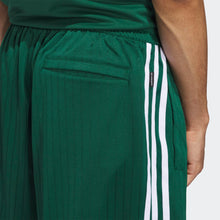 Lade das Bild in den Galerie-Viewer, Adidas - CLASSIC SHORT DRKGRN/WHITE
