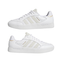 Lade das Bild in den Galerie-Viewer, Adidas - Tyshawn Low Cloud White / Cloud White / Gold Metallic

