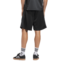 Lade das Bild in den Galerie-Viewer, Adidas - TYSHAWN B SHORT BLACK/MAGOLD/CARBON
