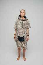 Lade das Bild in den Galerie-Viewer, ALL-IN Beach Crew V Poncho Leopard
