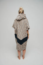 Lade das Bild in den Galerie-Viewer, ALL-IN Beach Crew V Poncho Leopard

