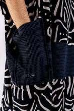 Lade das Bild in den Galerie-Viewer, ALL-IN Beach Crew V Poncho Matis Black
