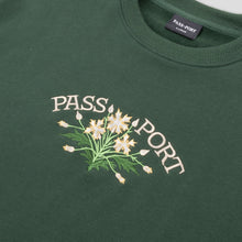 Lade das Bild in den Galerie-Viewer, Pass~Port Bloom Organic Sweater - Forest Green
