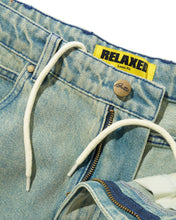 Lade das Bild in den Galerie-Viewer, Butter Goods - Relaxed Denim Jeans, Sunfade Blue
