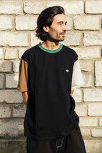 Lade das Bild in den Galerie-Viewer, Magenta Skateboards - PANELS TEE - BLACK
